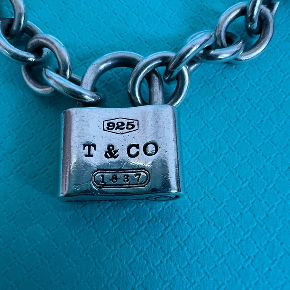 🔴Authentic TIFFANY & CO RARE Vintage Sterling Silver Padlock Link Necklace 🔴 - Picture 9 of 12